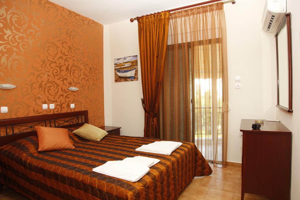Badis Haus Apartment โตโรนี ภายนอก รูปภาพ